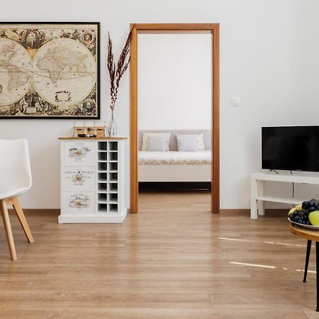 Diamond Residence In Old Town With Free Parking Братислава Екстериор снимка