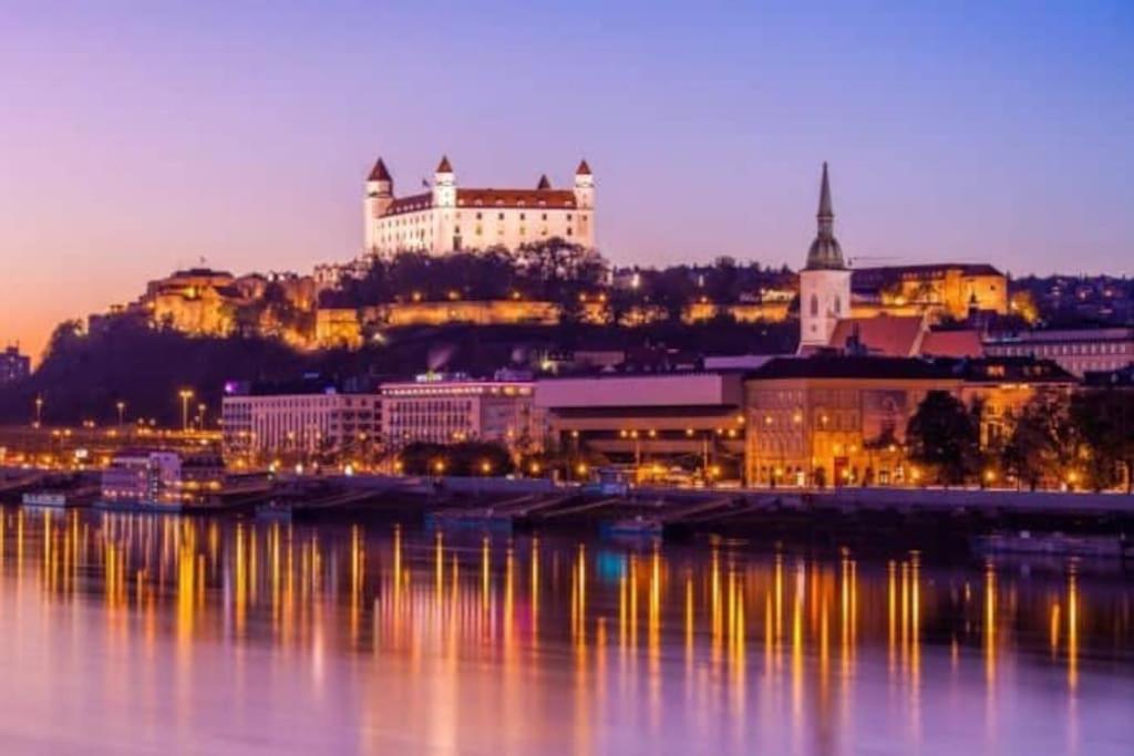 Diamond Residence In Old Town With Free Parking Братислава Екстериор снимка