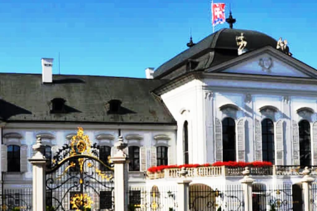 Diamond Residence In Old Town With Free Parking Братислава Екстериор снимка