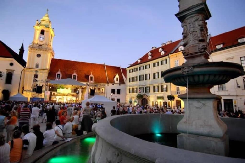 Diamond Residence In Old Town With Free Parking Братислава Екстериор снимка