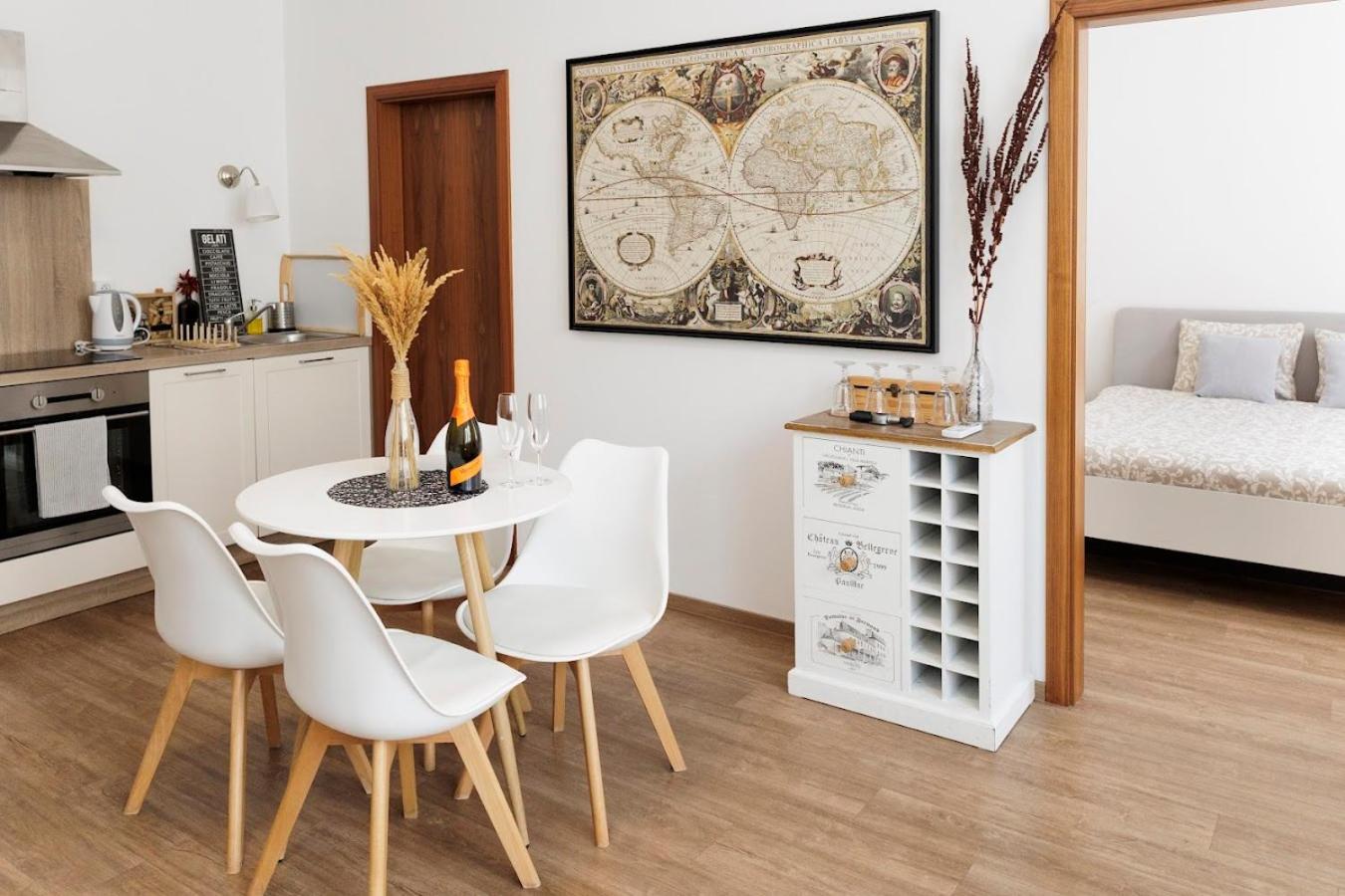 Diamond Residence In Old Town With Free Parking Братислава Екстериор снимка