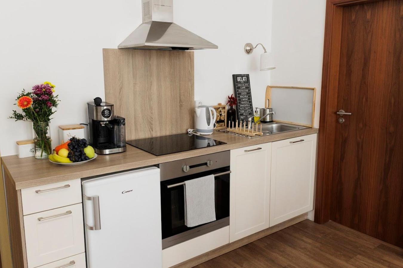 Diamond Residence In Old Town With Free Parking Братислава Екстериор снимка