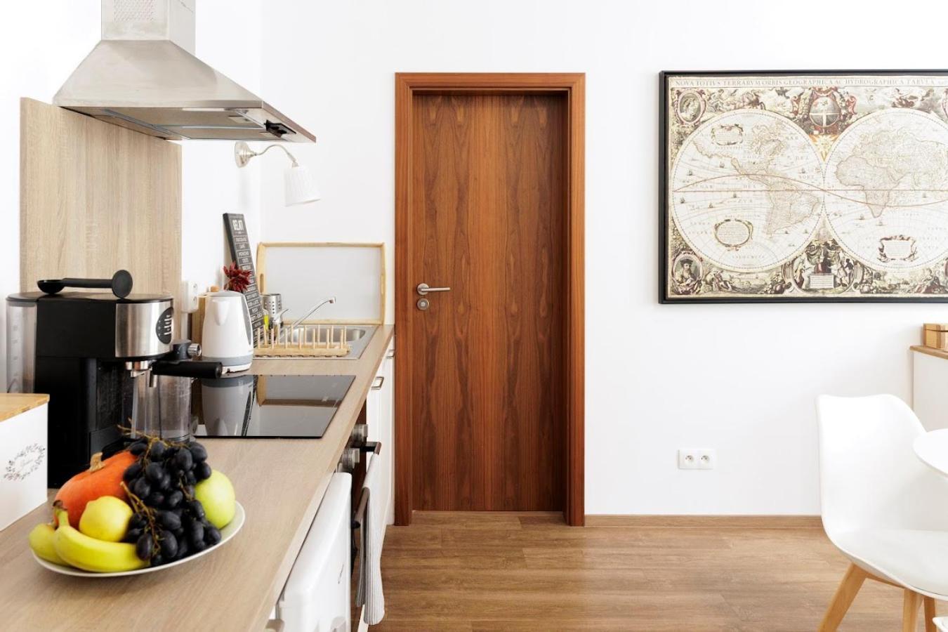 Diamond Residence In Old Town With Free Parking Братислава Екстериор снимка