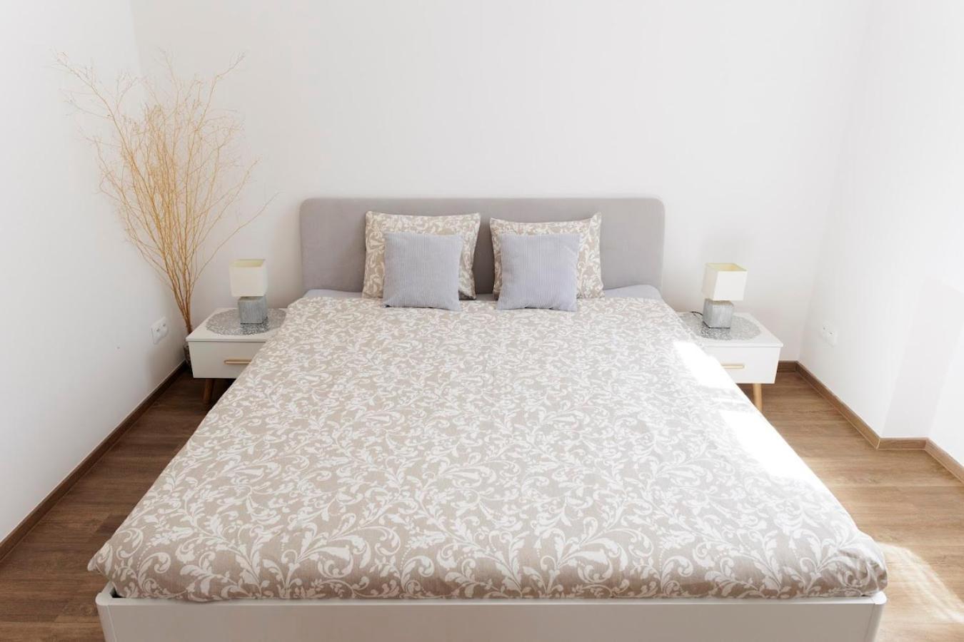 Diamond Residence In Old Town With Free Parking Братислава Екстериор снимка