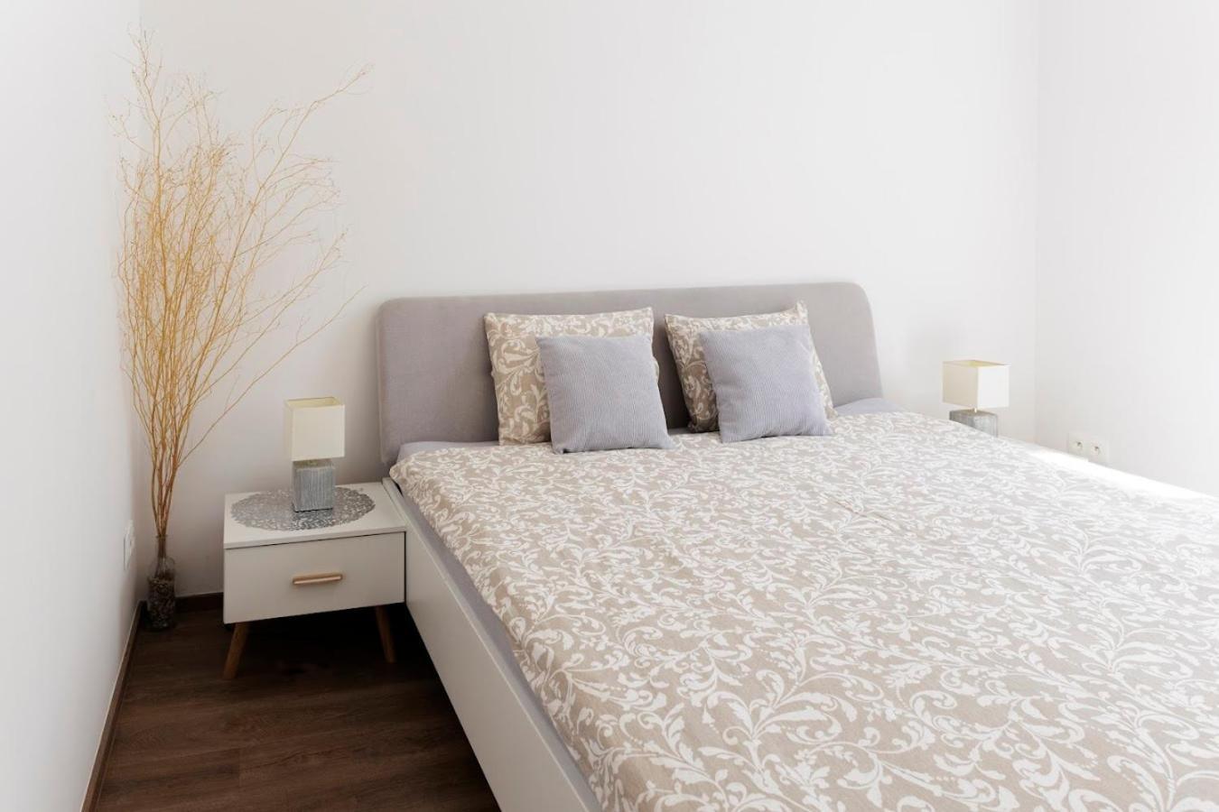 Diamond Residence In Old Town With Free Parking Братислава Екстериор снимка