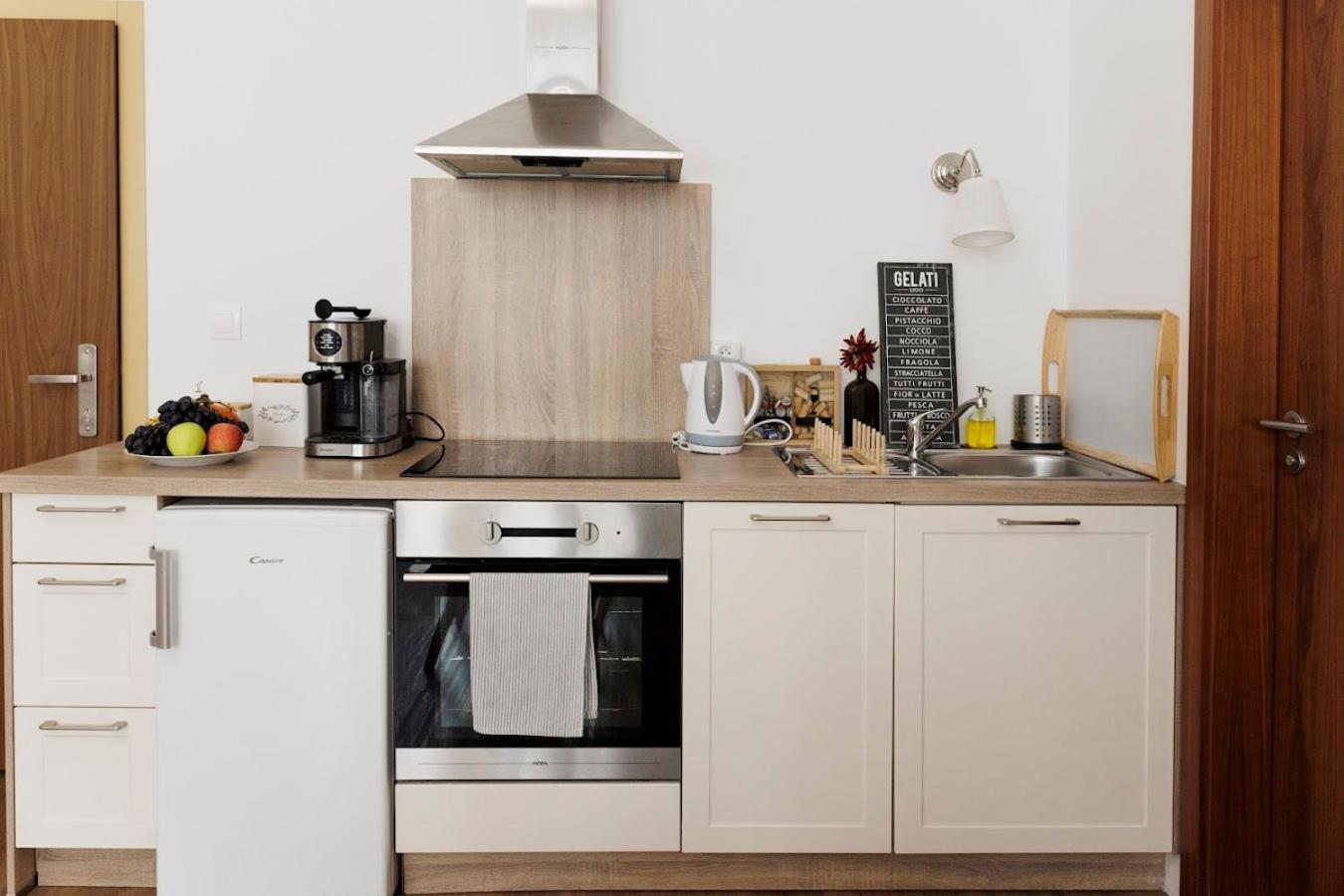 Diamond Residence In Old Town With Free Parking Братислава Екстериор снимка